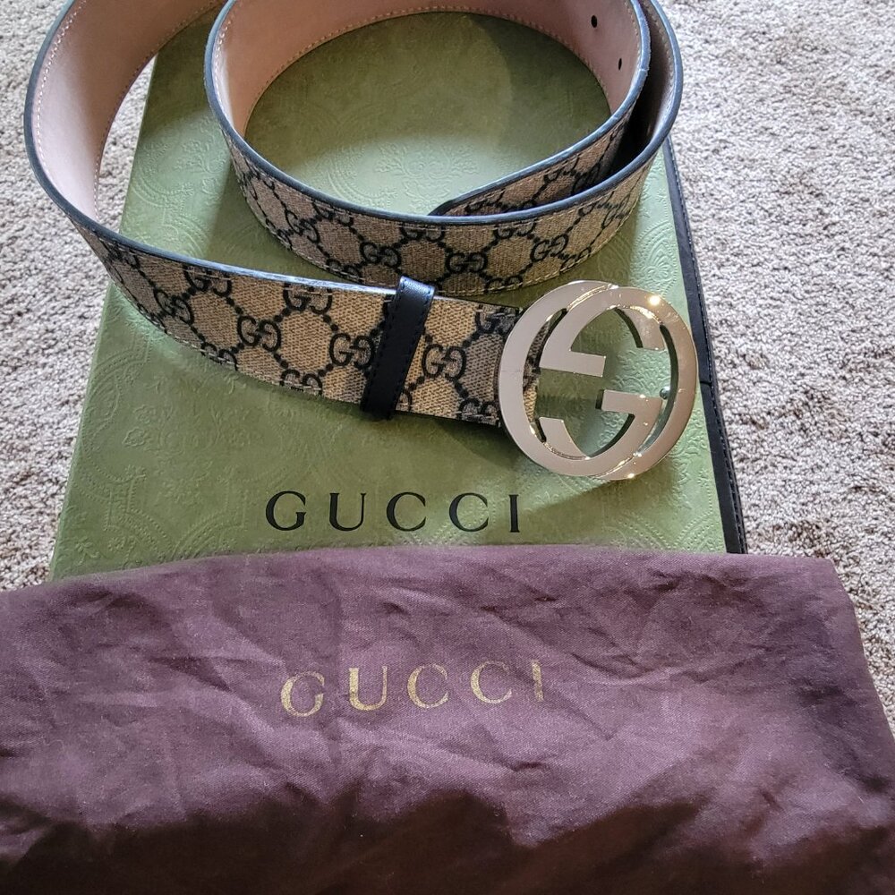 Authentic Gucci Cream/ Navy Canvas/Leather Silver Interlocking G Belt 105/42